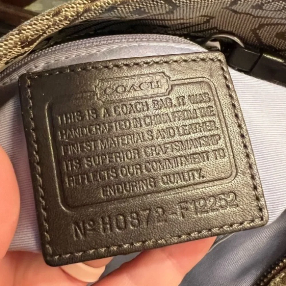 Coach ample measurements silver